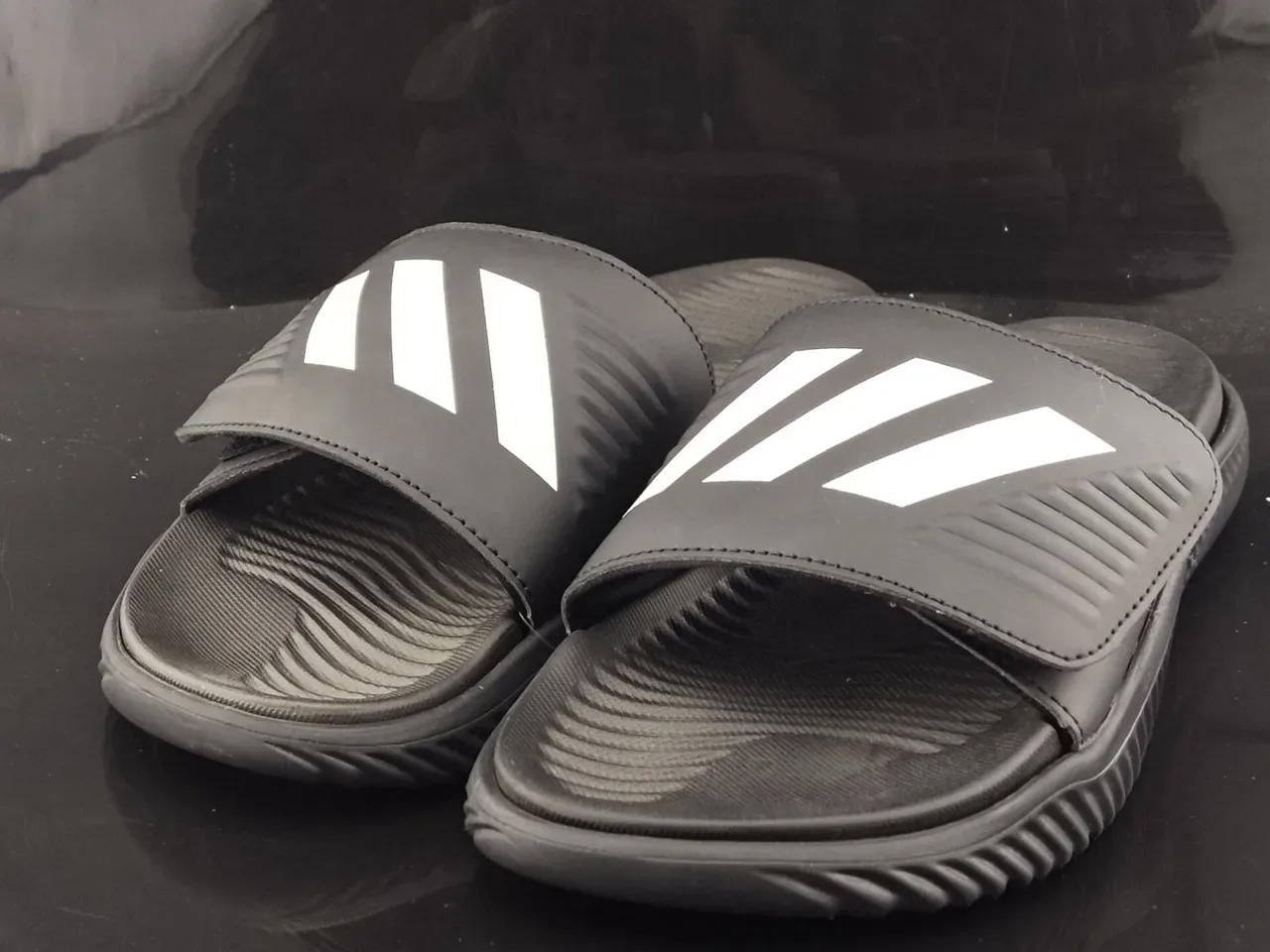 Adidas Yeezy Slide 黑白拖鞋 2