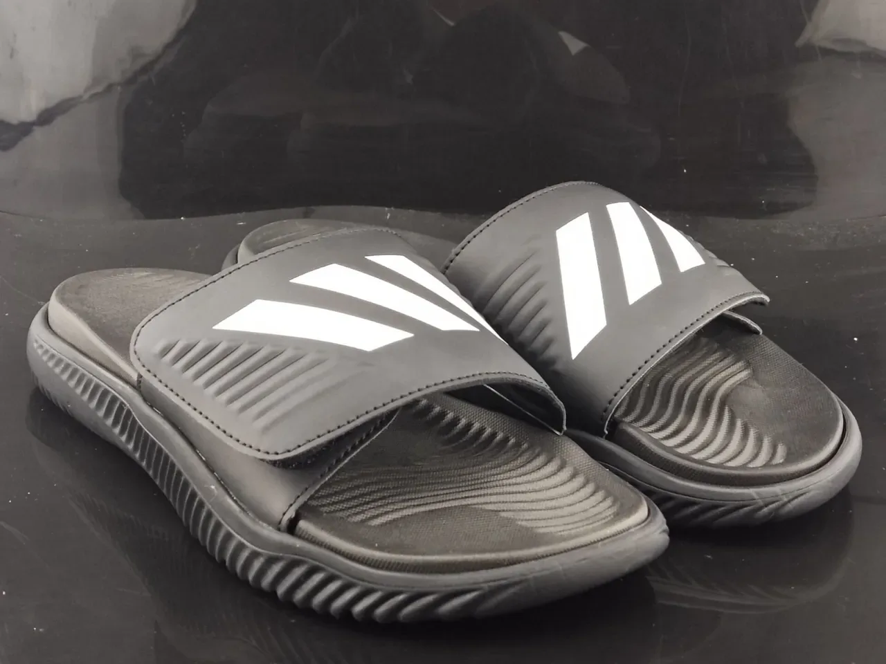 Adidas Yeezy Slide 黑白拖鞋 4