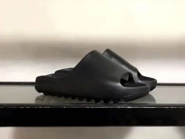 Adidas Yeezy Slide Off-White Slippers 4
