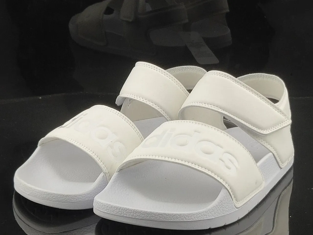 Adidas Yeezy Slide Sandales casual à double bride en blanc moulé 2