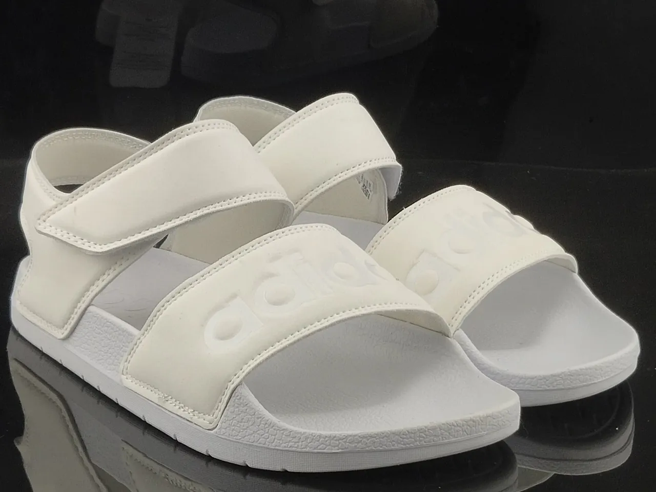 Adidas Yeezy Slide Sandales casual à double bride en blanc moulé 3
