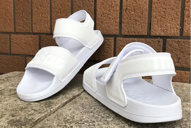 Adidas Yeezy Slide Sandales casual à double bride en blanc moulé 8