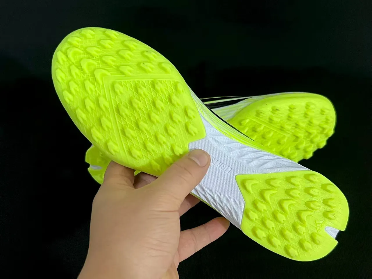 Adidas Jaune Noir Haut-Coupé Col en Tricot Néon Partie Supérieure Synthétique Turf Chaussures de Football 2