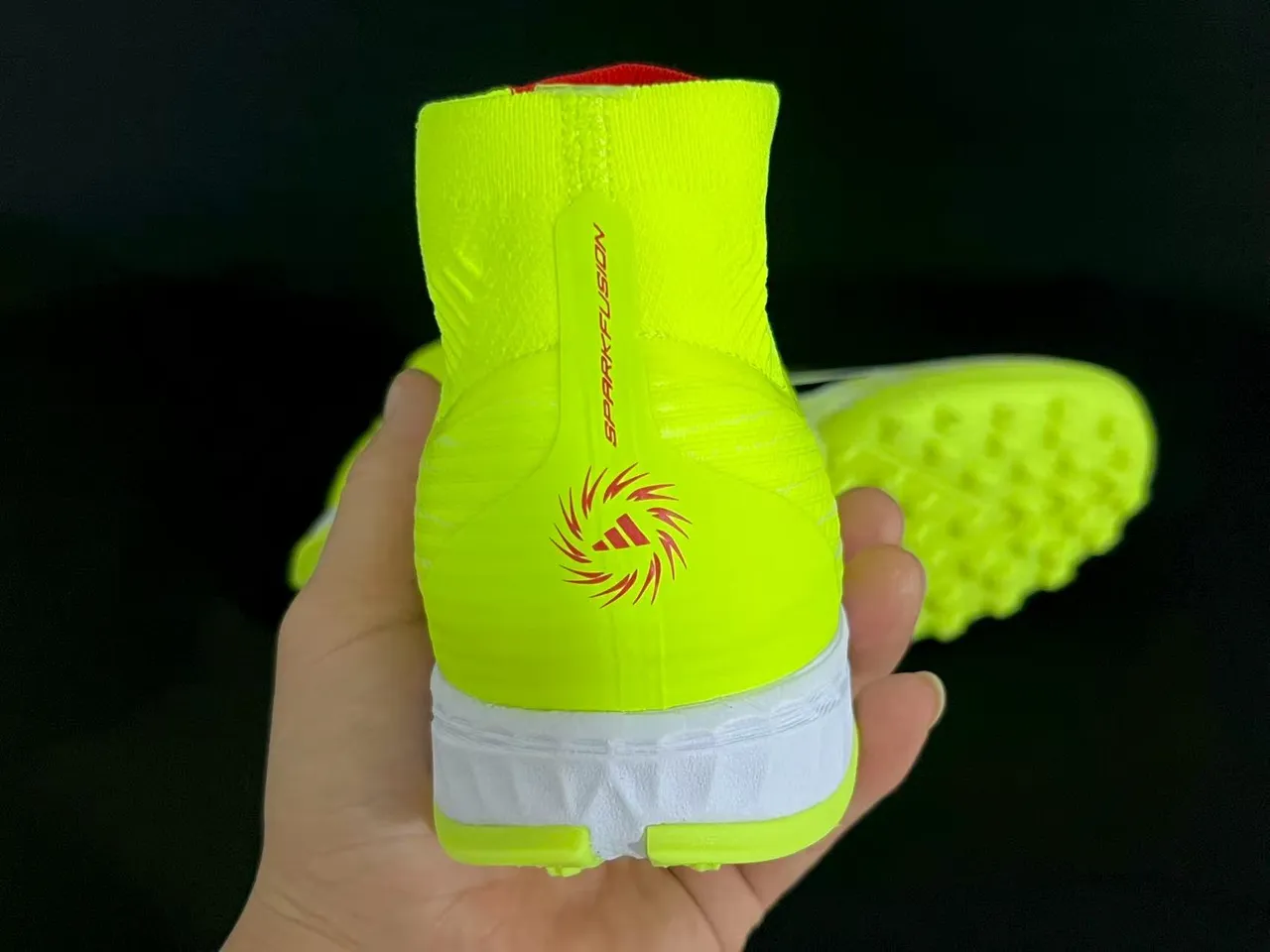 Adidas Jaune Noir Haut-Coupé Col en Tricot Néon Partie Supérieure Synthétique Turf Chaussures de Football 3