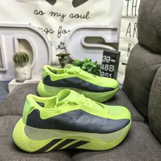Adidas पीला काला निट अपर स्कल्प्टेड रिज्ड मिडसोल लाइफस्टाइल स्नीकर्स