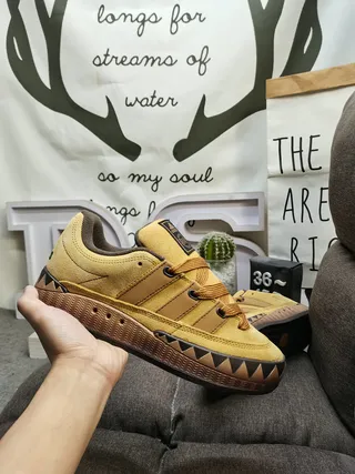Adidas 黄色棕色麂皮鞋面 齿纹大底 生活方式运动鞋 5