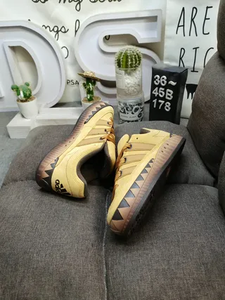 Adidas 黄色棕色麂皮鞋面 齿纹大底 生活方式运动鞋 6