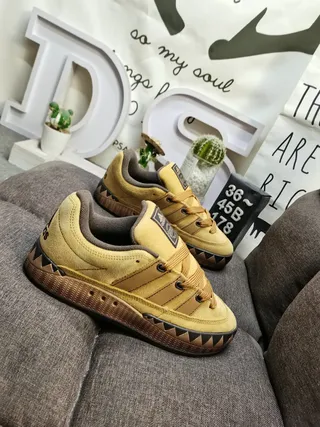 Adidas 黄色棕色麂皮鞋面 齿纹大底 生活方式运动鞋 9
