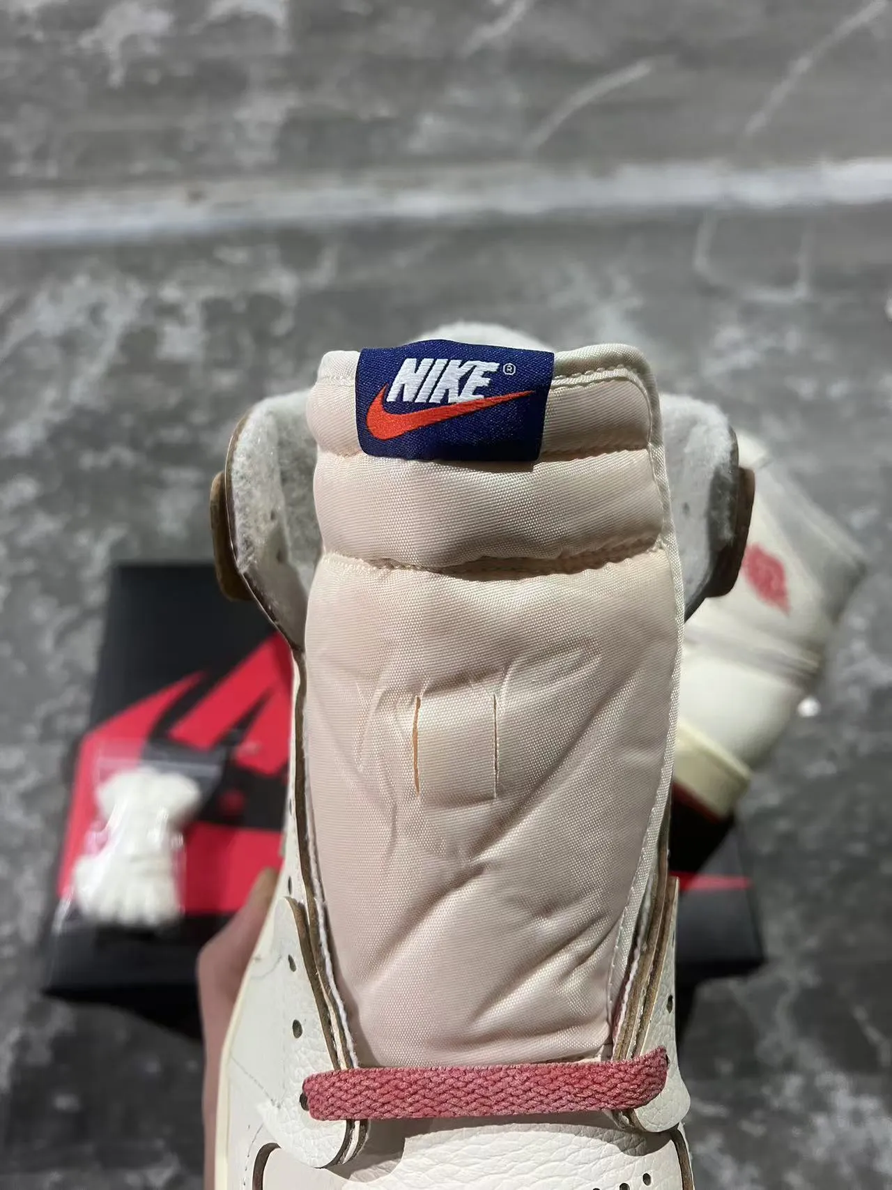 Air Jordan 1 Beige Red High-Top Pebbled Leather Upper Basketball Shoes 4