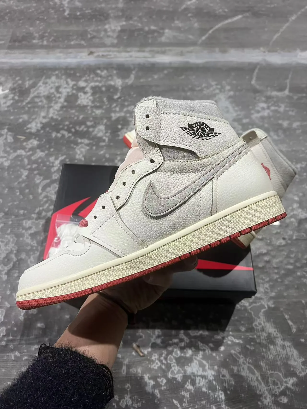 Air Jordan 1 Beige Red High-Top Pebbled Leather Upper Basketball Shoes 5