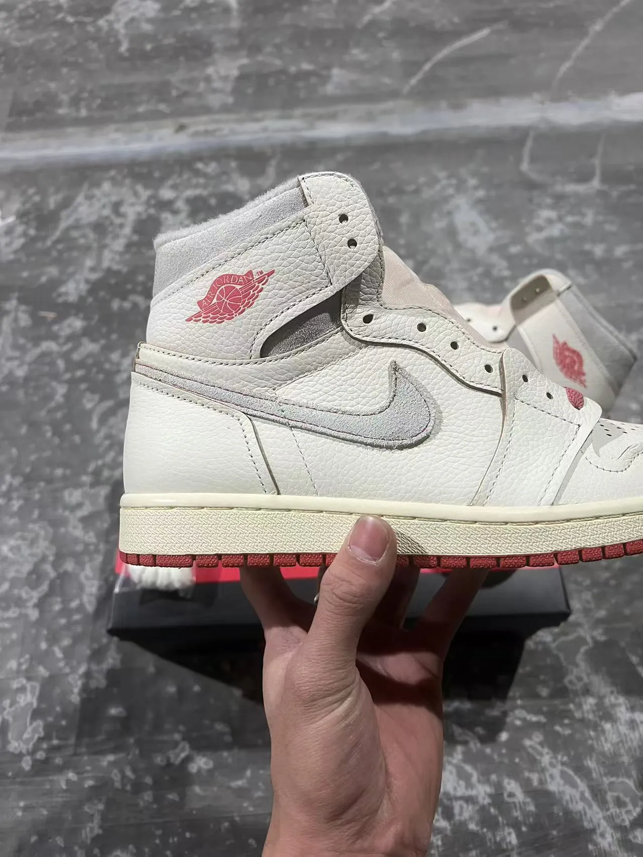 Air Jordan 1 Beige Red High-Top Pebbled Leather Upper Basketball Shoes 7