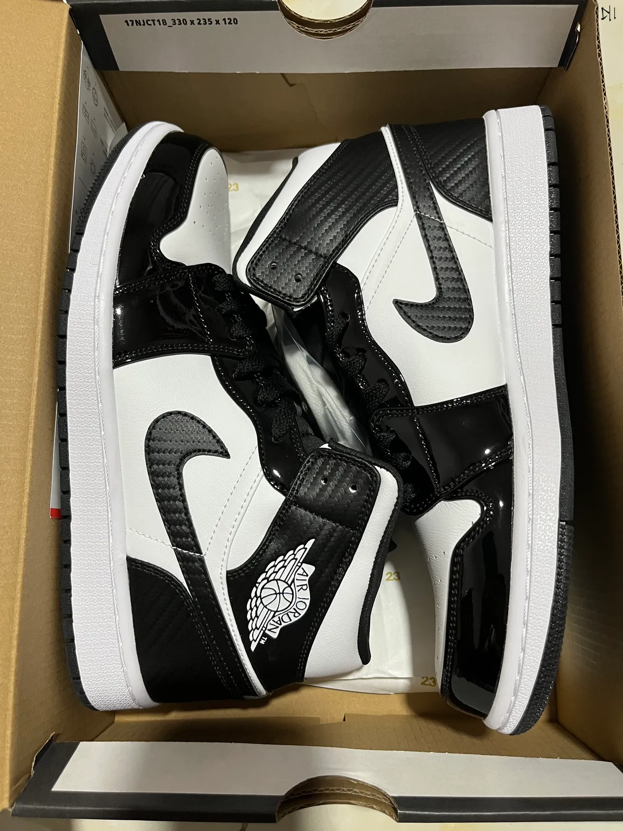 Air Jordan 1 zapatillas de baloncesto de caña alta con textura de fibra de carbono en negro y blanco 9