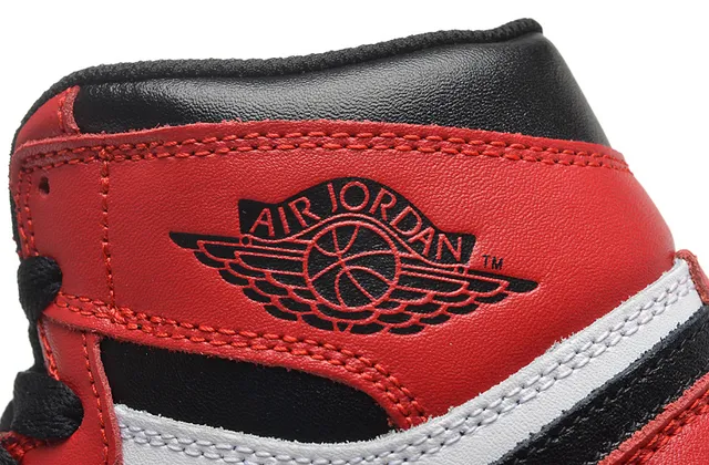 Air Jordan 1 High Black White Red Basketball Shoes 3