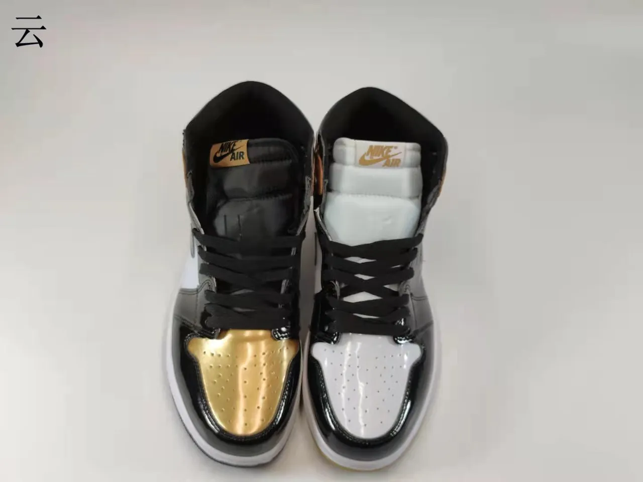 Zapatillas de baloncesto Air Jordan 1 High negro brillante y dorado metálico 7