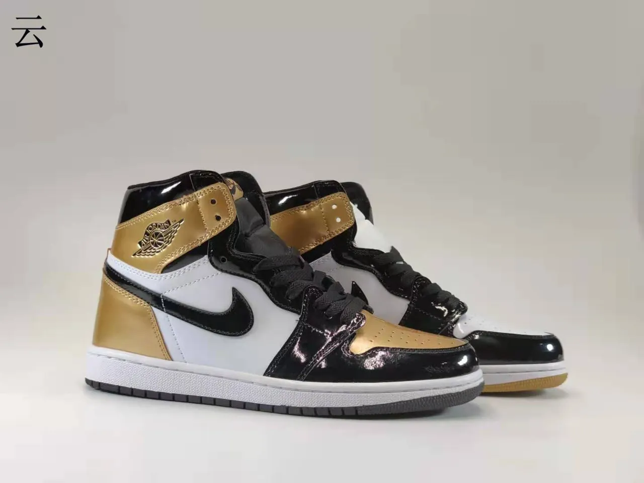 Zapatillas de baloncesto Air Jordan 1 High negro brillante y dorado metálico 8