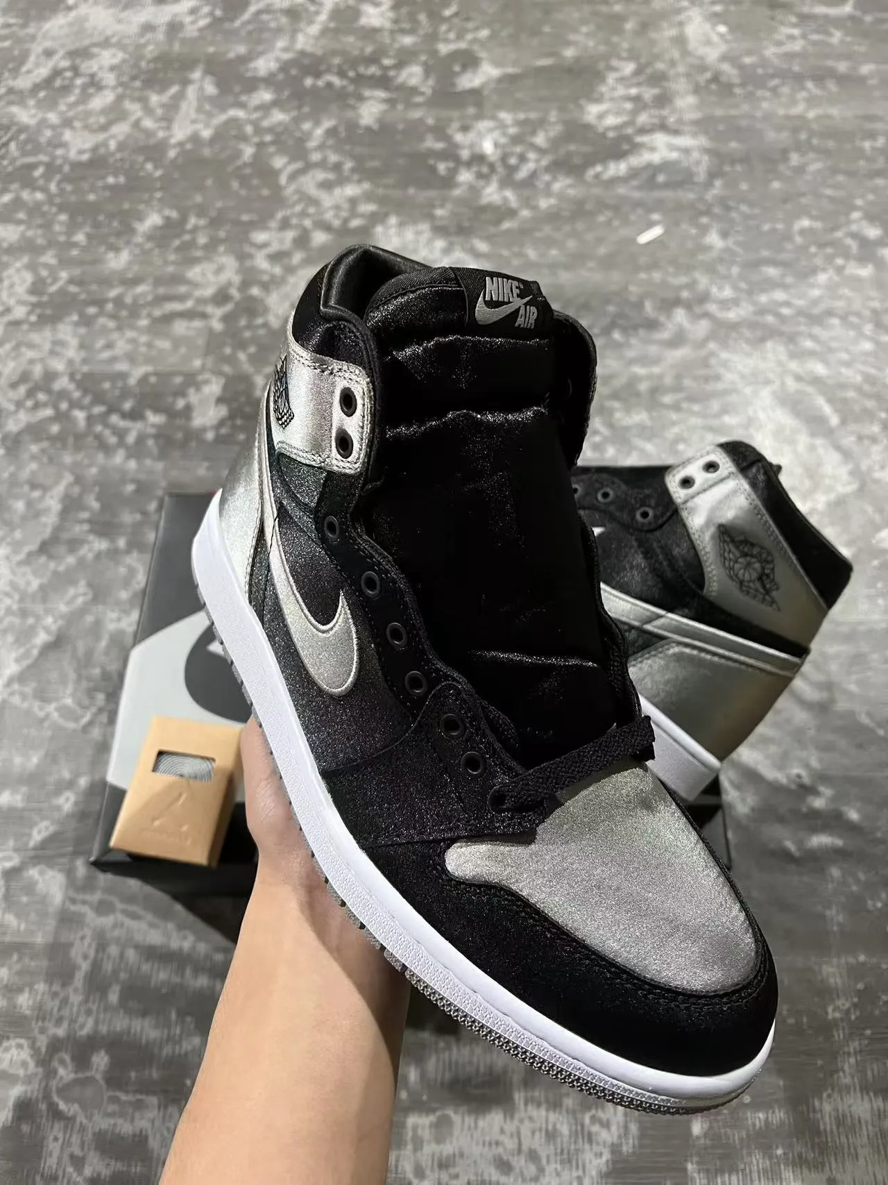 Air Jordan 1 High Metallic Silver Black Basketball Shoes 2