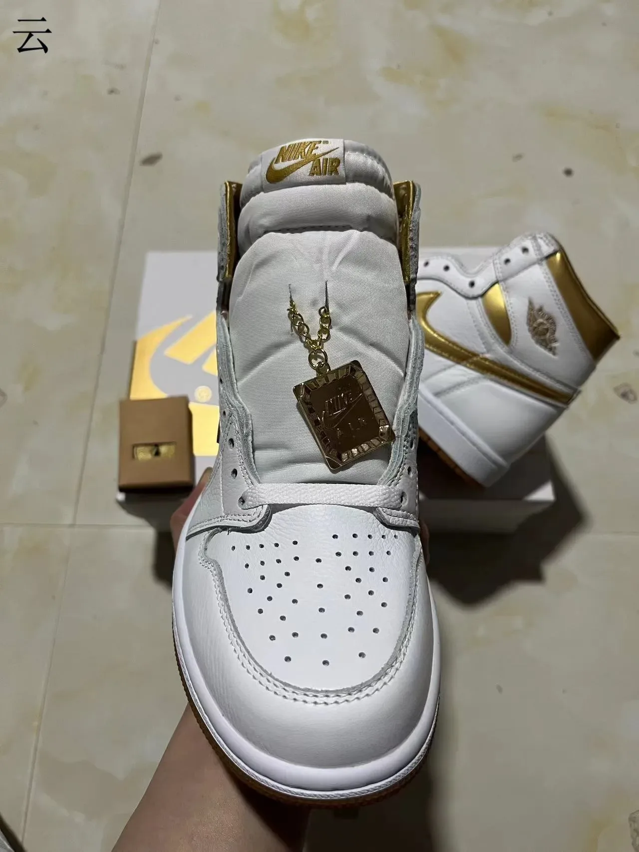Air Jordan 1 High White Metallic Gold Basketball Shoes 3