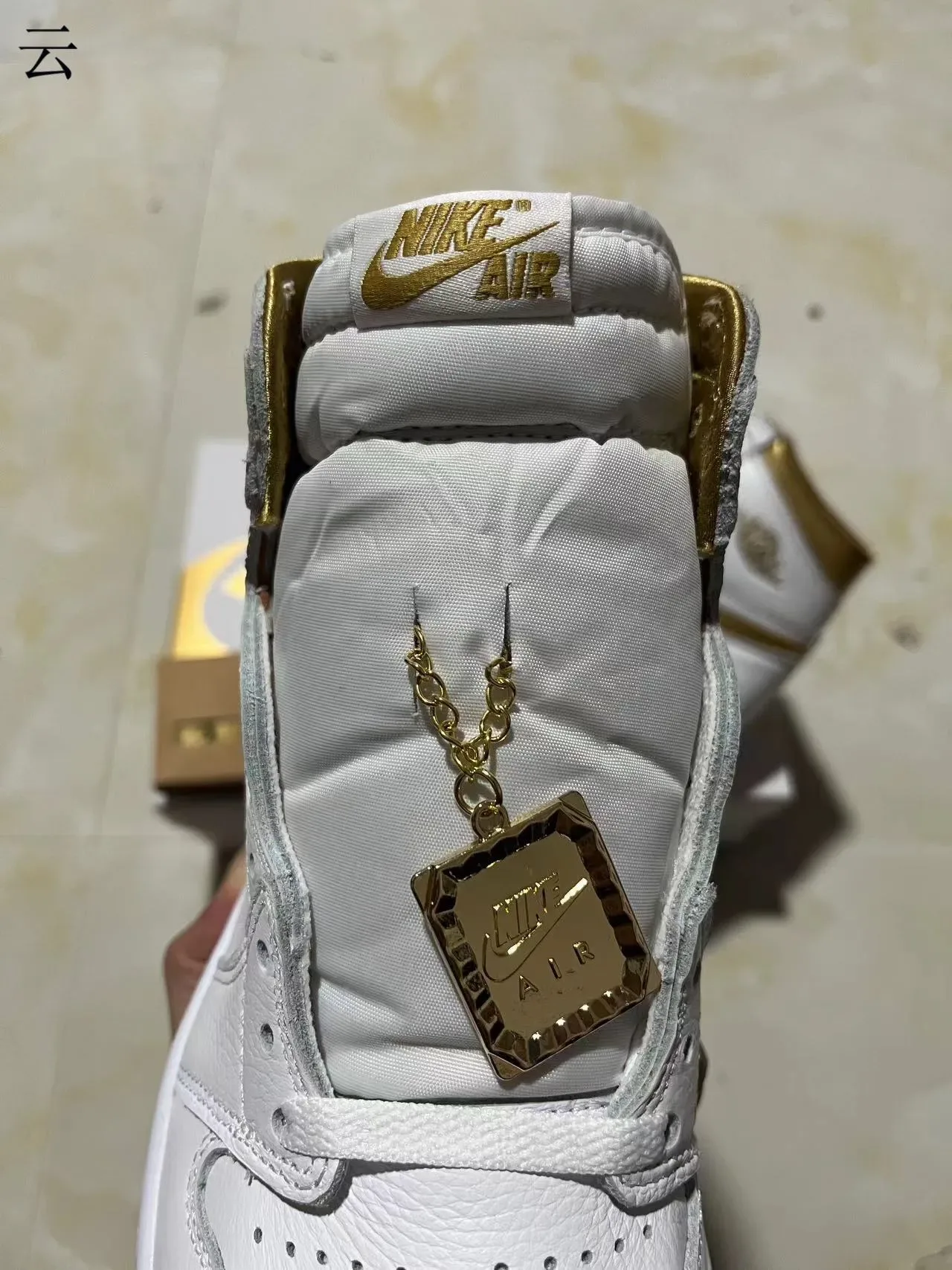 Air Jordan 1 High White Metallic Gold Basketball Shoes 4