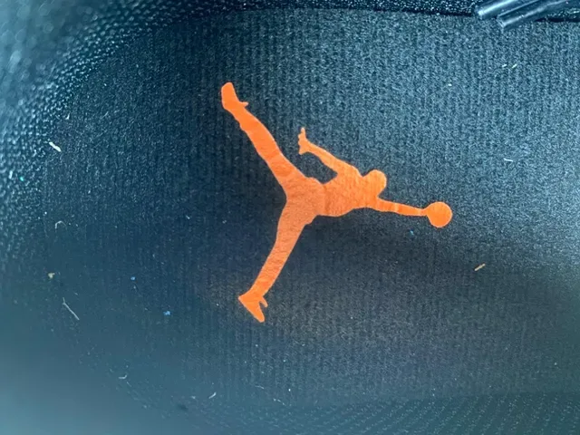 Baskets lifestyle Air Jordan 1 Low noir blanc orange 7