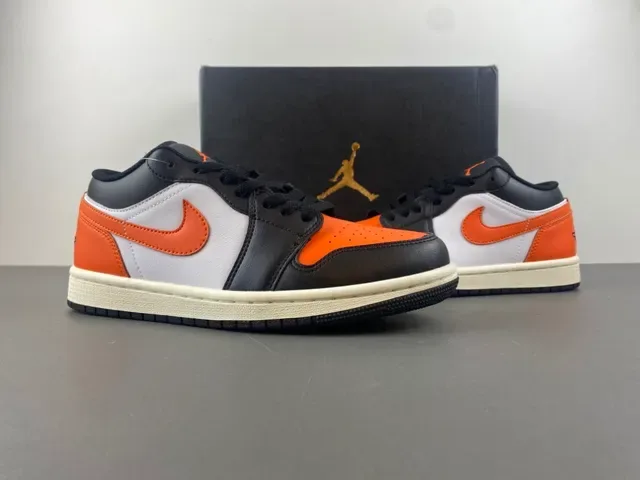 Baskets lifestyle Air Jordan 1 Low noir blanc orange 13