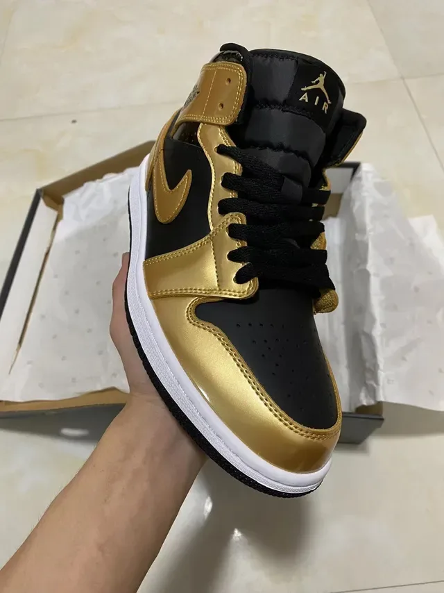 Air Jordan 1 Metallic Gold and Black Basketball Shoes 2