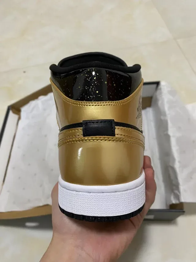Air Jordan 1 Metallic Gold and Black Basketball Shoes 6