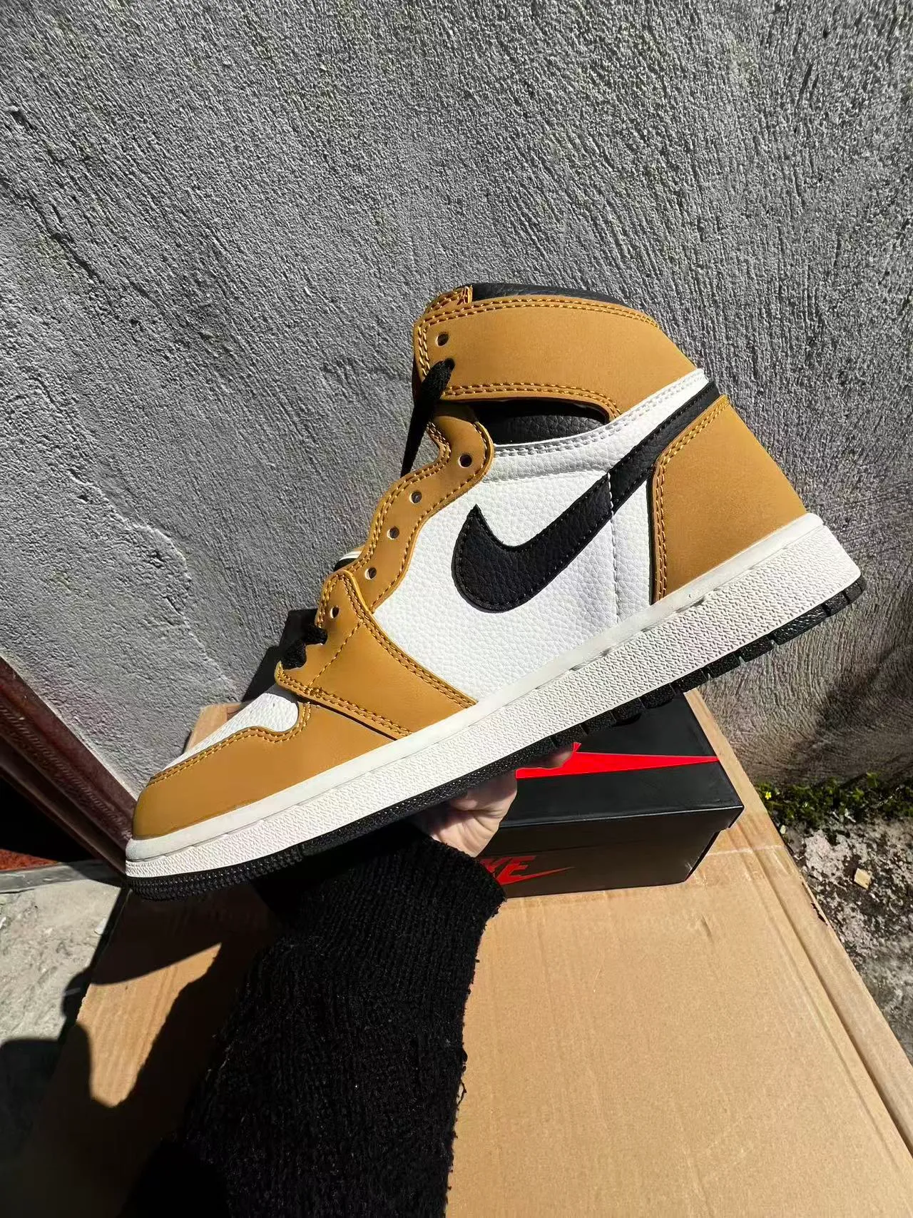 Air Jordan 1 Tan White Black Basketball Shoes 5