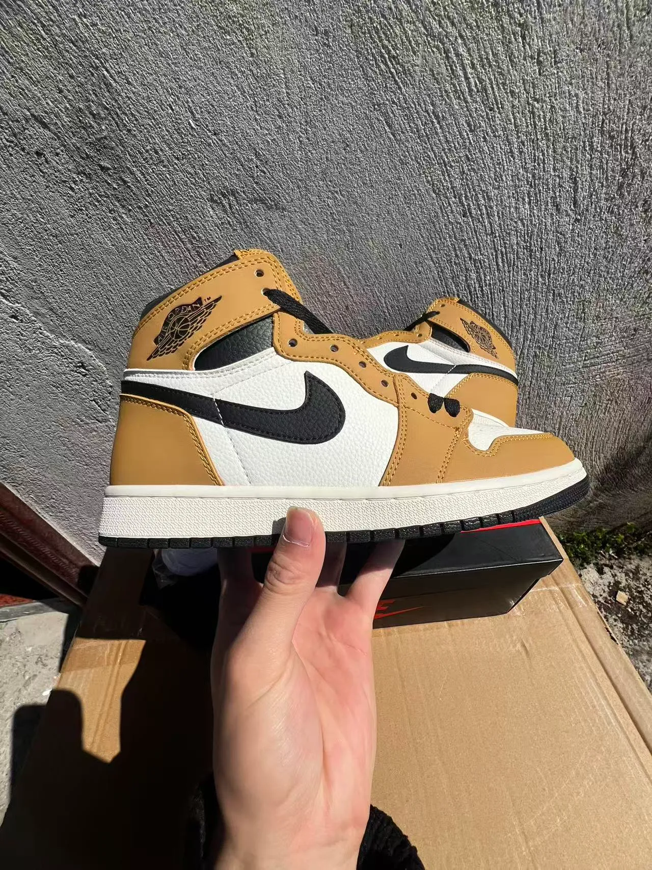 Air Jordan 1 Tan White Black Basketball Shoes 7