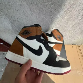 Air Jordan 1 白棕高帮麂皮和皮革拼接篮球鞋