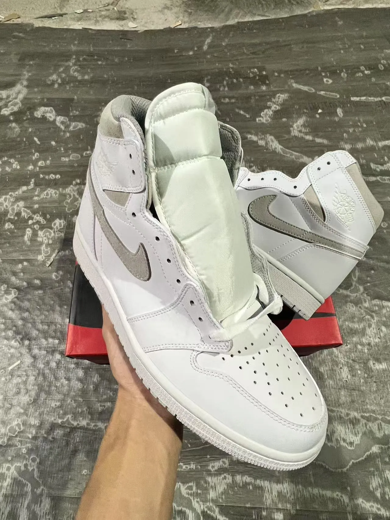 Air Jordan 1 White Light Gray Basketball Shoes 2