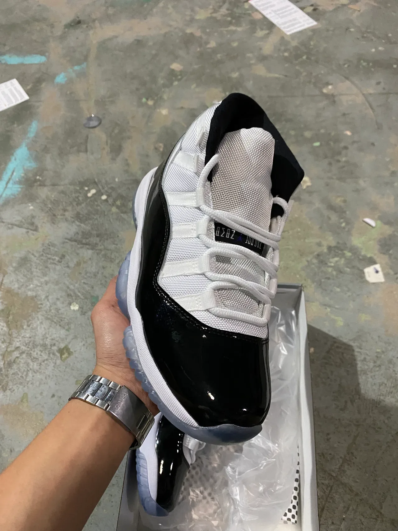 Air Jordan 11 Black and White Patent Leather Basketball Shoes 2