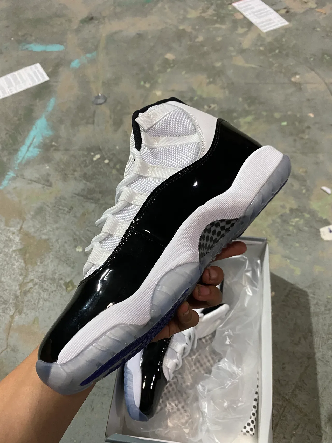 Air Jordan 11 Black and White Patent Leather Basketball Shoes 4