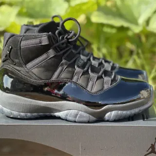Air Jordan 11 黑色漆皮篮球鞋