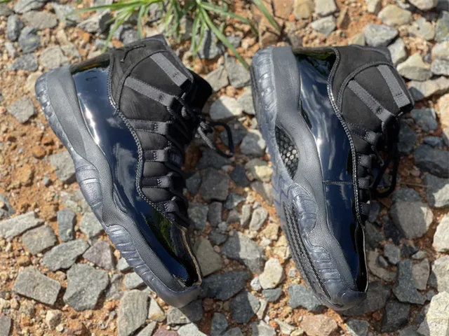 Air Jordan 11 Black Patent Leather Basketball Shoes 7
