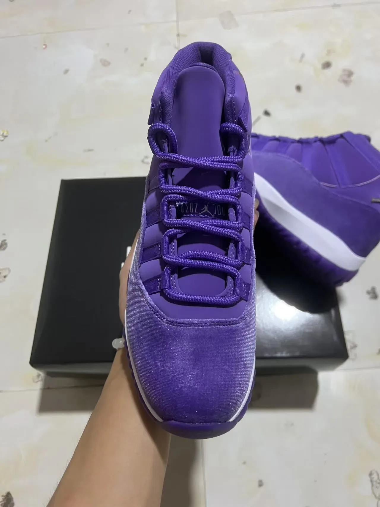 Air Jordan 11 أرجواني سويد هوت توب أحذية كرة السلة 3