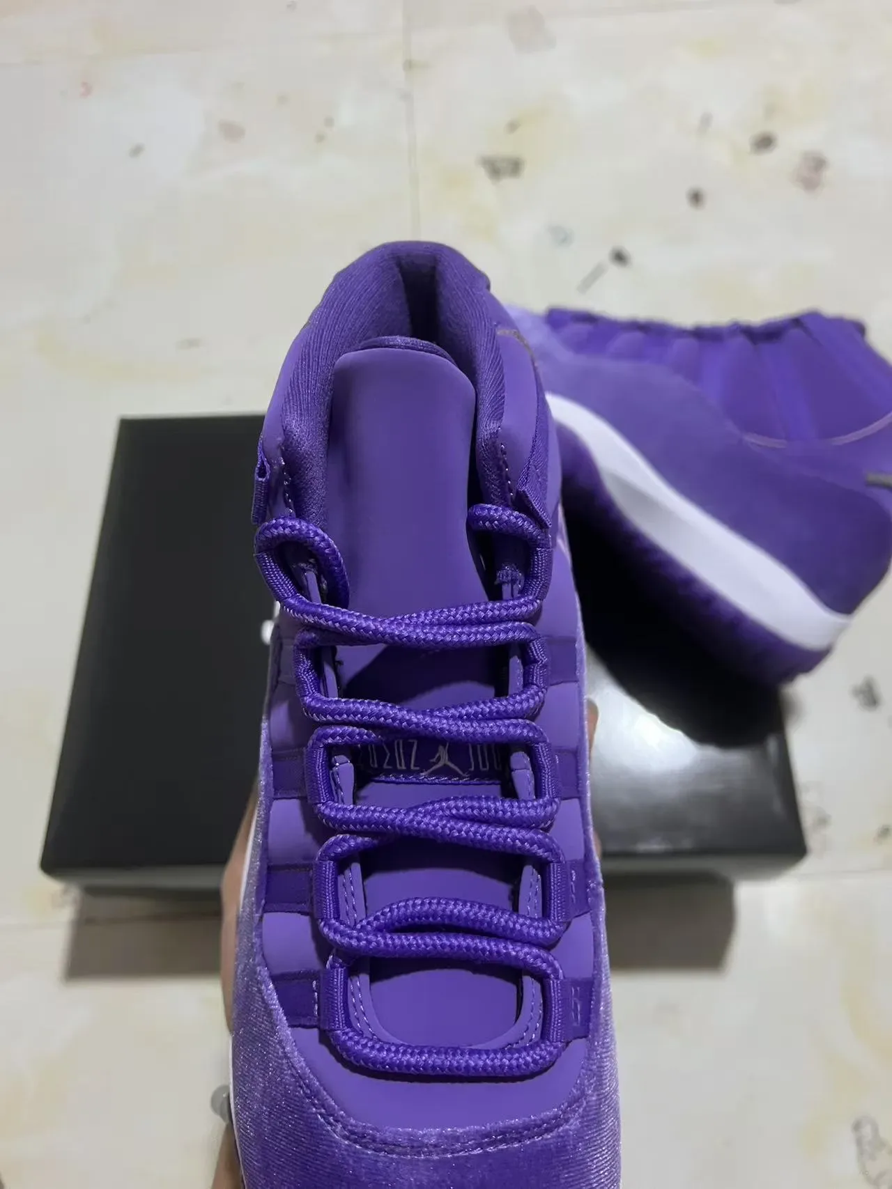Air Jordan 11 أرجواني سويد هوت توب أحذية كرة السلة 4