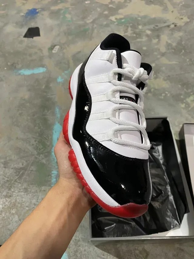 Air Jordan 11 Blanc Noir Rouge Chaussures de Basketball 2
