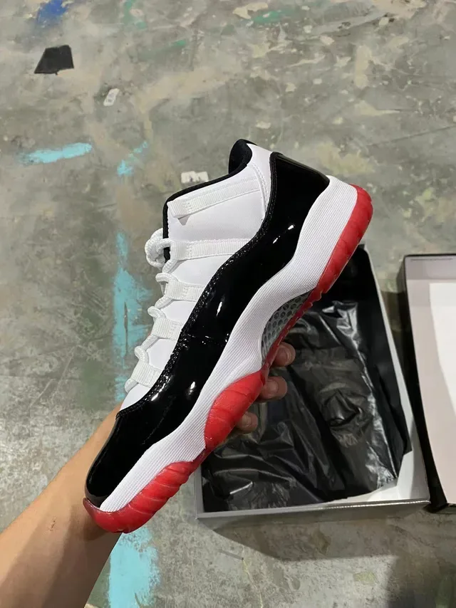 Air Jordan 11 Blanc Noir Rouge Chaussures de Basketball 4
