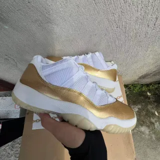Air Jordan 11 白金漆皮篮球鞋