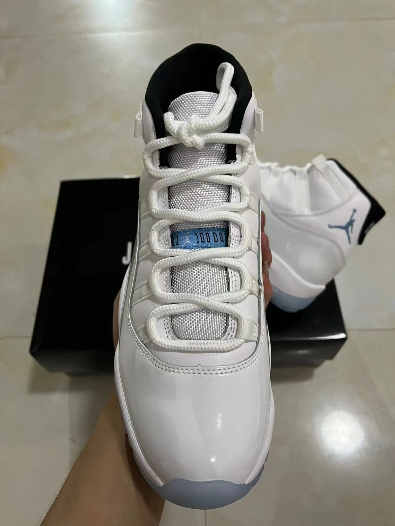 Zapatillas de baloncesto Air Jordan 11 blanco y azul claro 3