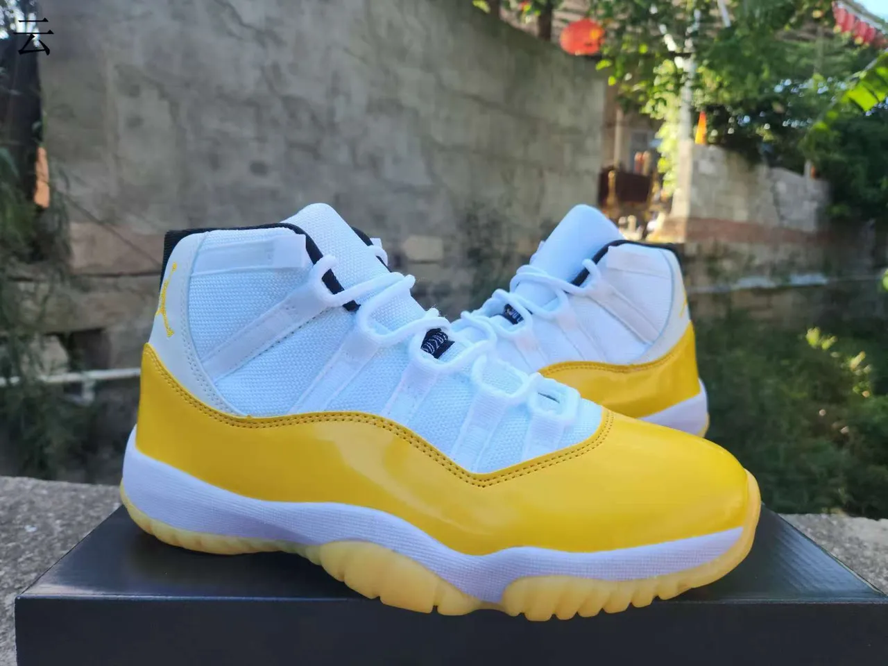 Air Jordan 11 Yellow and White Basketball Shoes 2