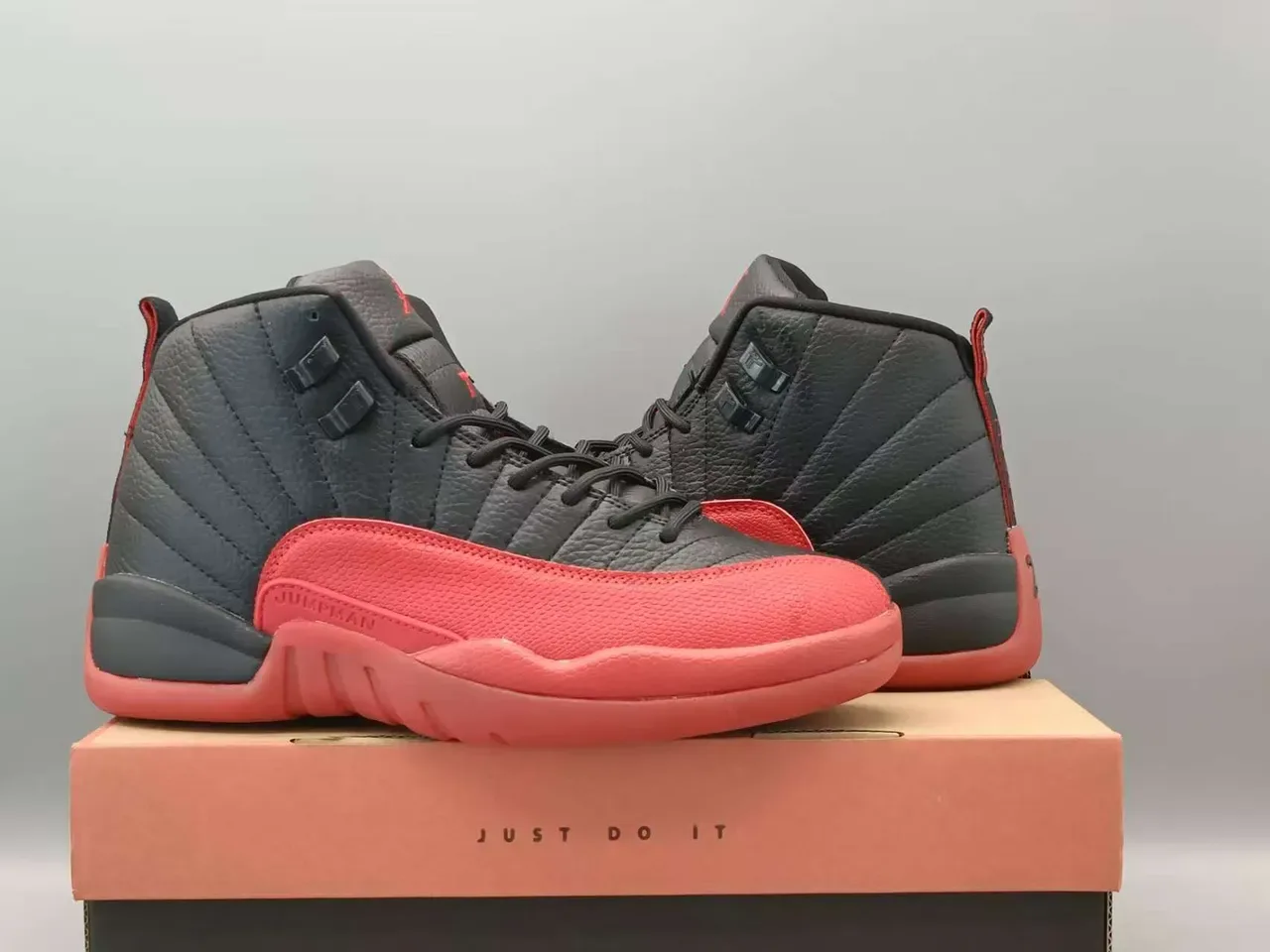 Air Jordan 12 Tênis de Basquete Preto e Vermelho 3