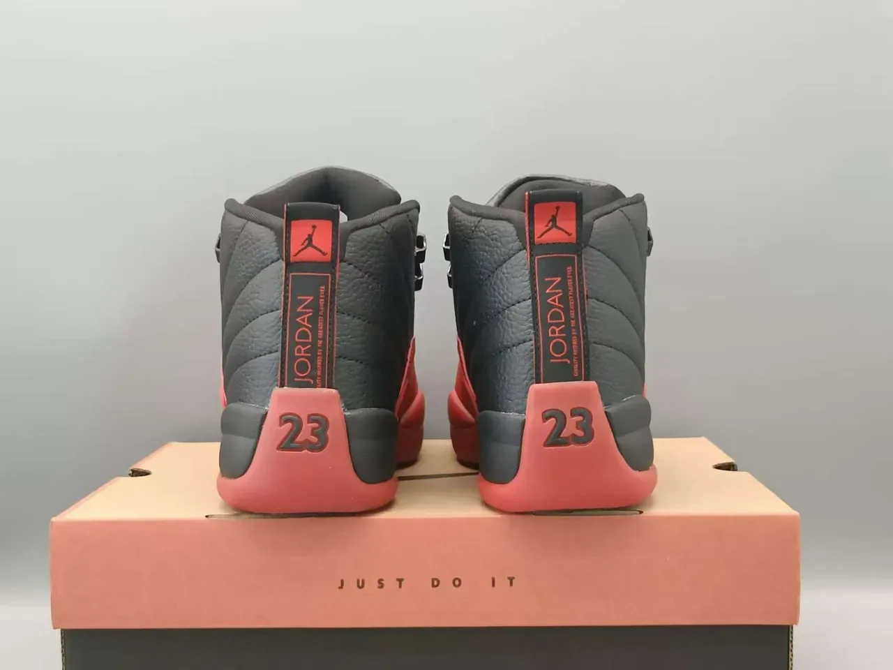 Air Jordan 12 Tênis de Basquete Preto e Vermelho 4
