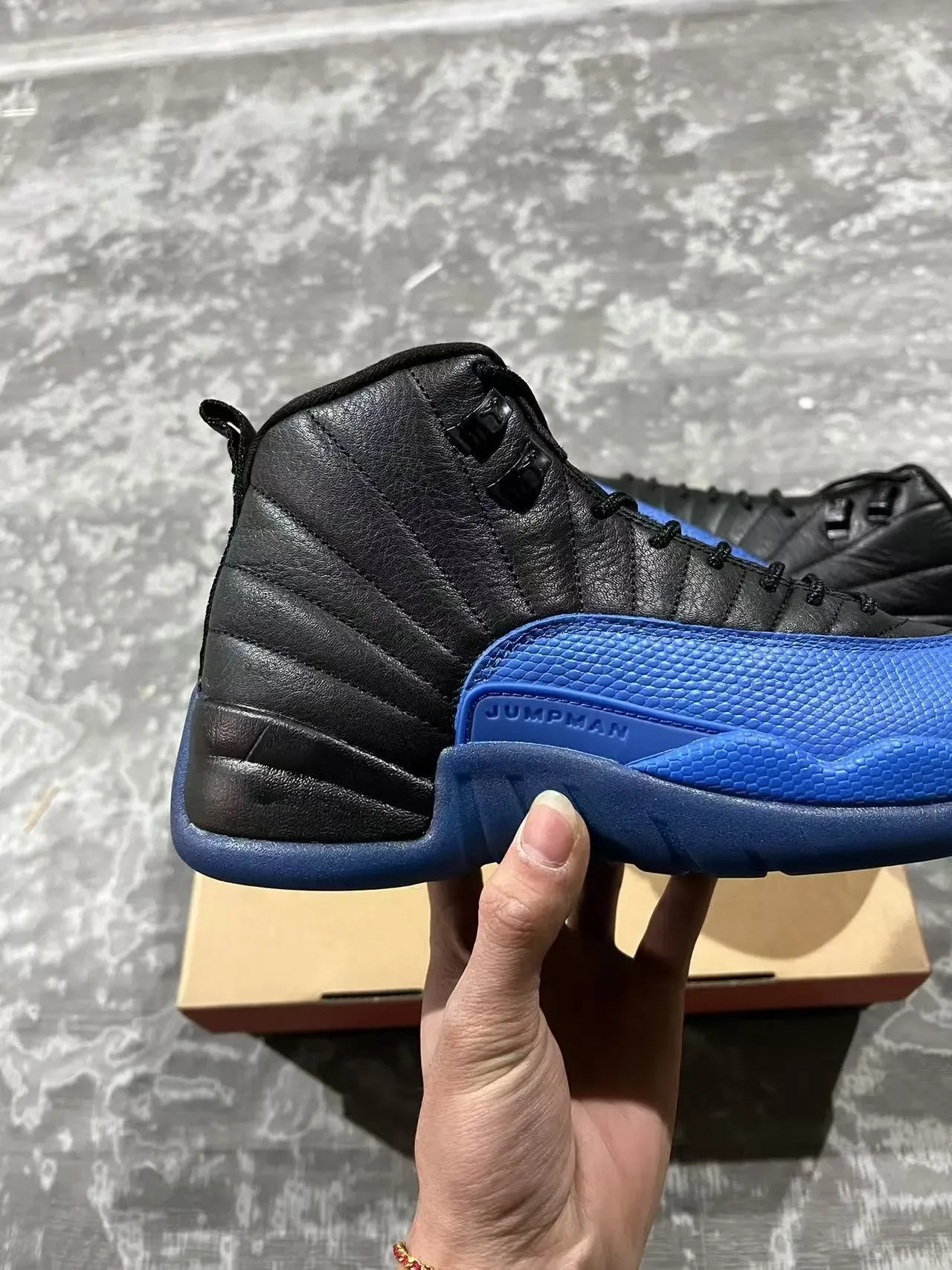 Air Jordan 12 Chaussures de Basketball Noir et Bleu Royal 5