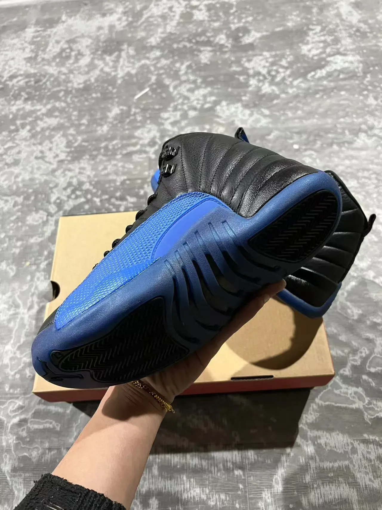 Air Jordan 12 Chaussures de Basketball Noir et Bleu Royal 6