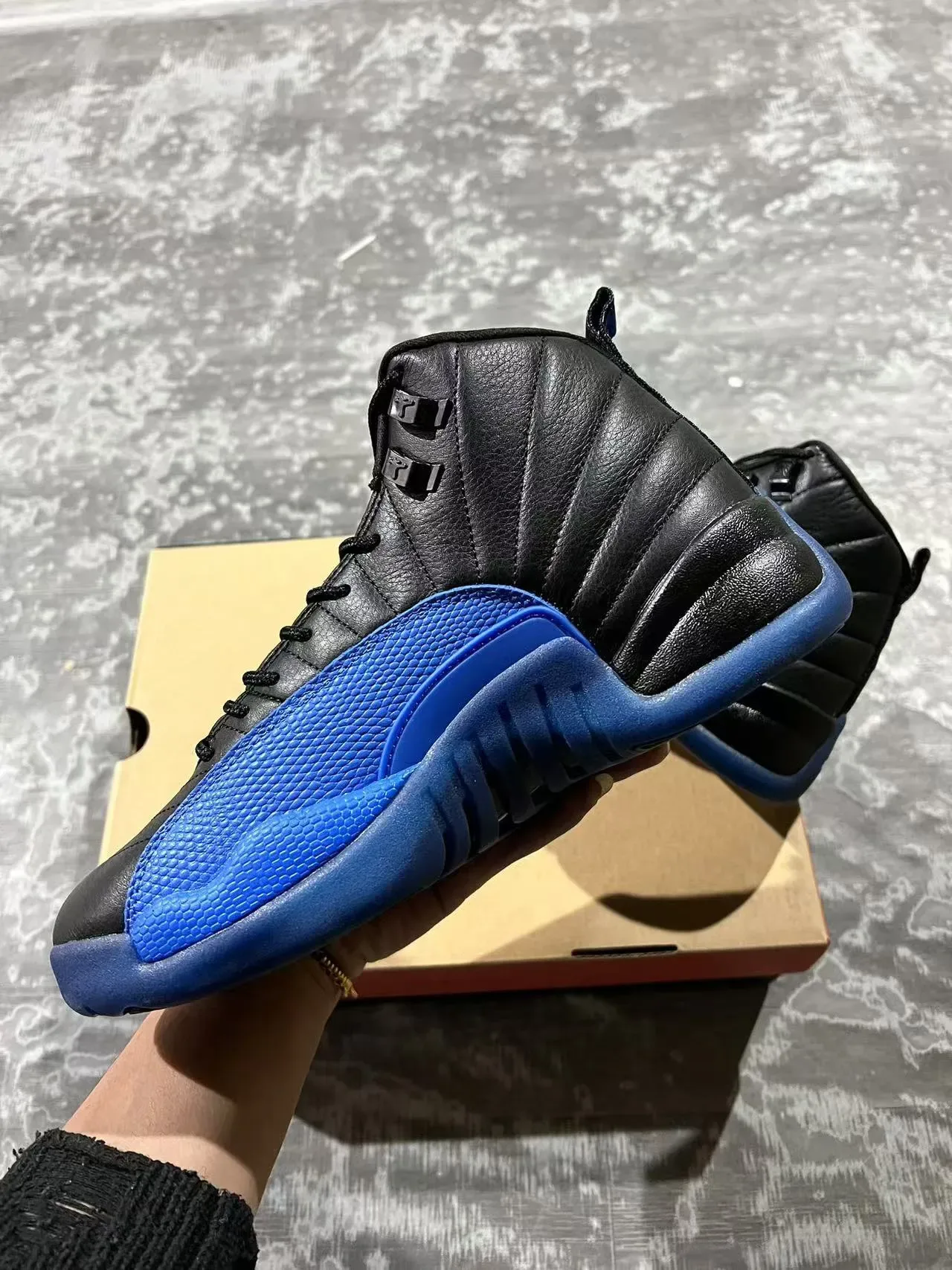 Air Jordan 12 Chaussures de Basketball Noir et Bleu Royal 7