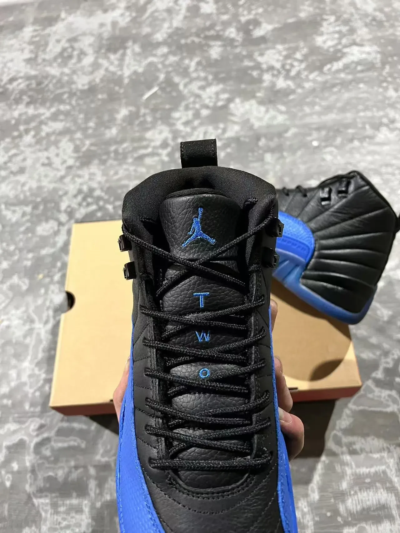 Air Jordan 12 Chaussures de Basketball Noir et Bleu Royal 8