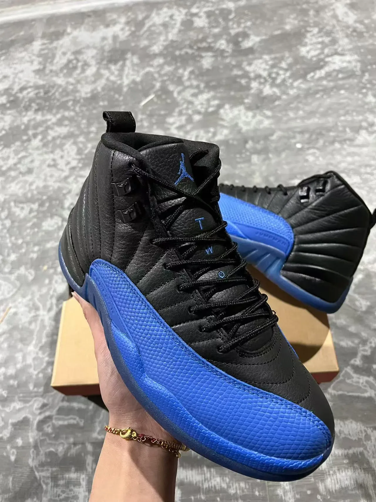 Air Jordan 12 Chaussures de Basketball Noir et Bleu Royal 10