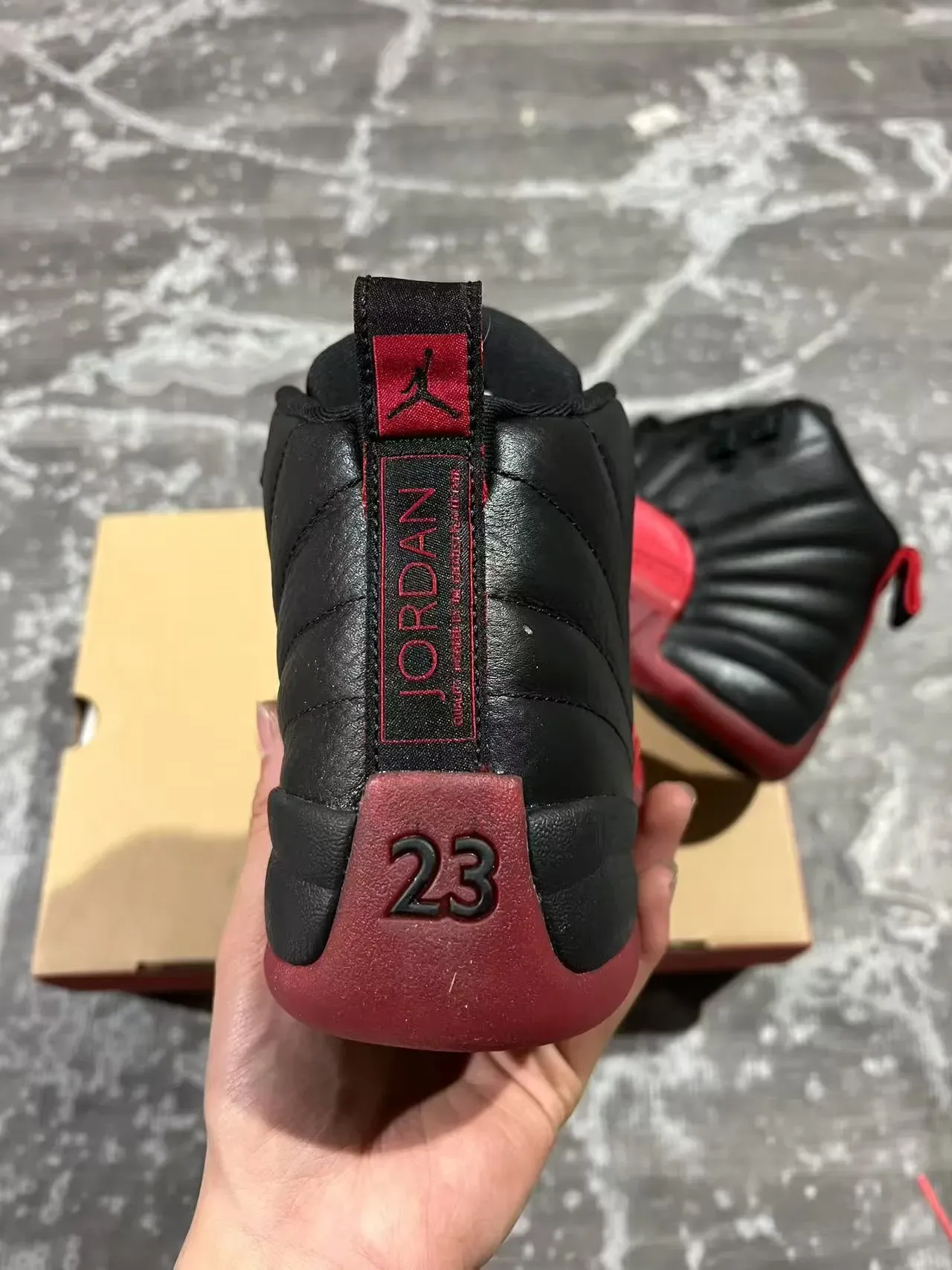 Air Jordan 12 أحذية كرة السلة جلد أسود أحمر مقلم 8