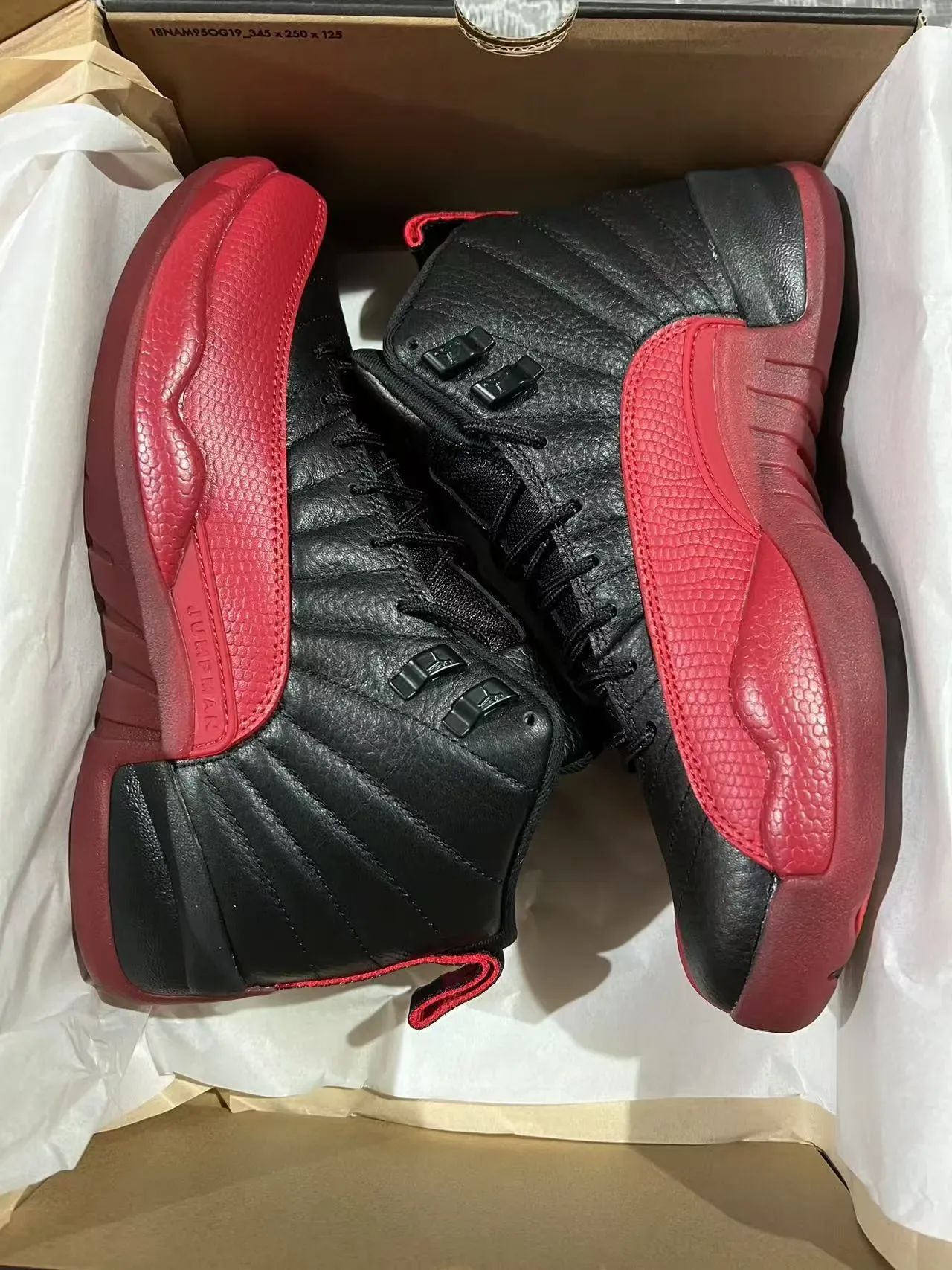 Air Jordan 12 أحذية كرة السلة جلد أسود أحمر مقلم 9